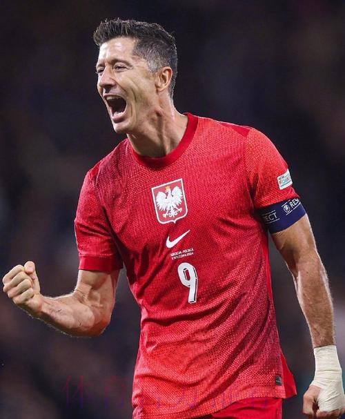 莱万脚踝仍未完全康复 但他希望出战国家德比